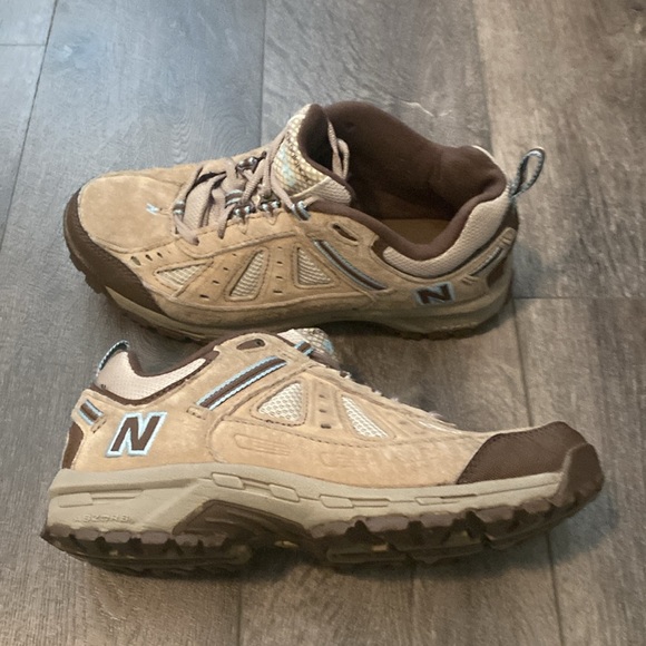 New Balance Brown Walking/Hiking Shoes Size 7.5 - Picture 3 of 8